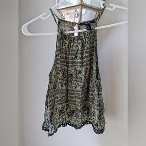 Forever 21 crop top. Size Small. Olive green and Black.